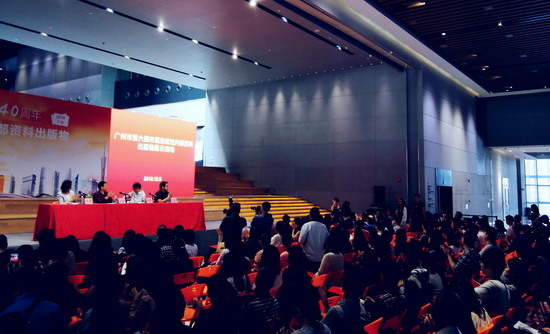 大會(huì)會(huì)場(chǎng).jpg 大會(huì)會(huì)場(chǎng).jpg