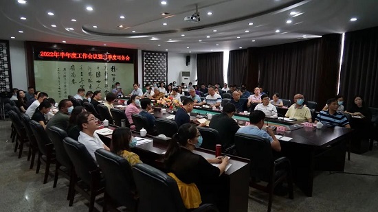 逆水行舟用力撐 在拼搏奮進(jìn)中實(shí)現(xiàn)更大作為——白云山潘高壽召開2022年半年度工作會(huì)議.jpg 逆水行舟用力撐 在拼搏奮進(jìn)中實(shí)現(xiàn)更大作為——白云山潘高壽召開2022年半年度工作會(huì)議.jpg